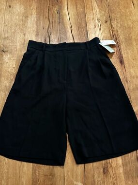 NWT H&M Pleat-Front Bermuda Shorts high rise